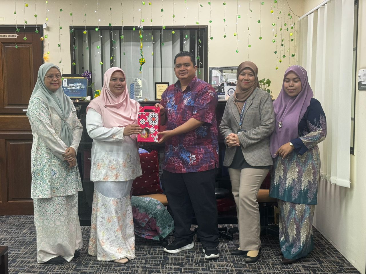 KUNJUNGAN HORMAT KEPADA PENGURUSAN TERTINGGI UMK - 6