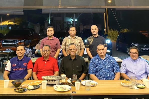 Majlis makan malam santai bersama YBhg. Dato' Pengerusi Lembaga Pengarah UMK dan Presiden Kesatuan Staf 