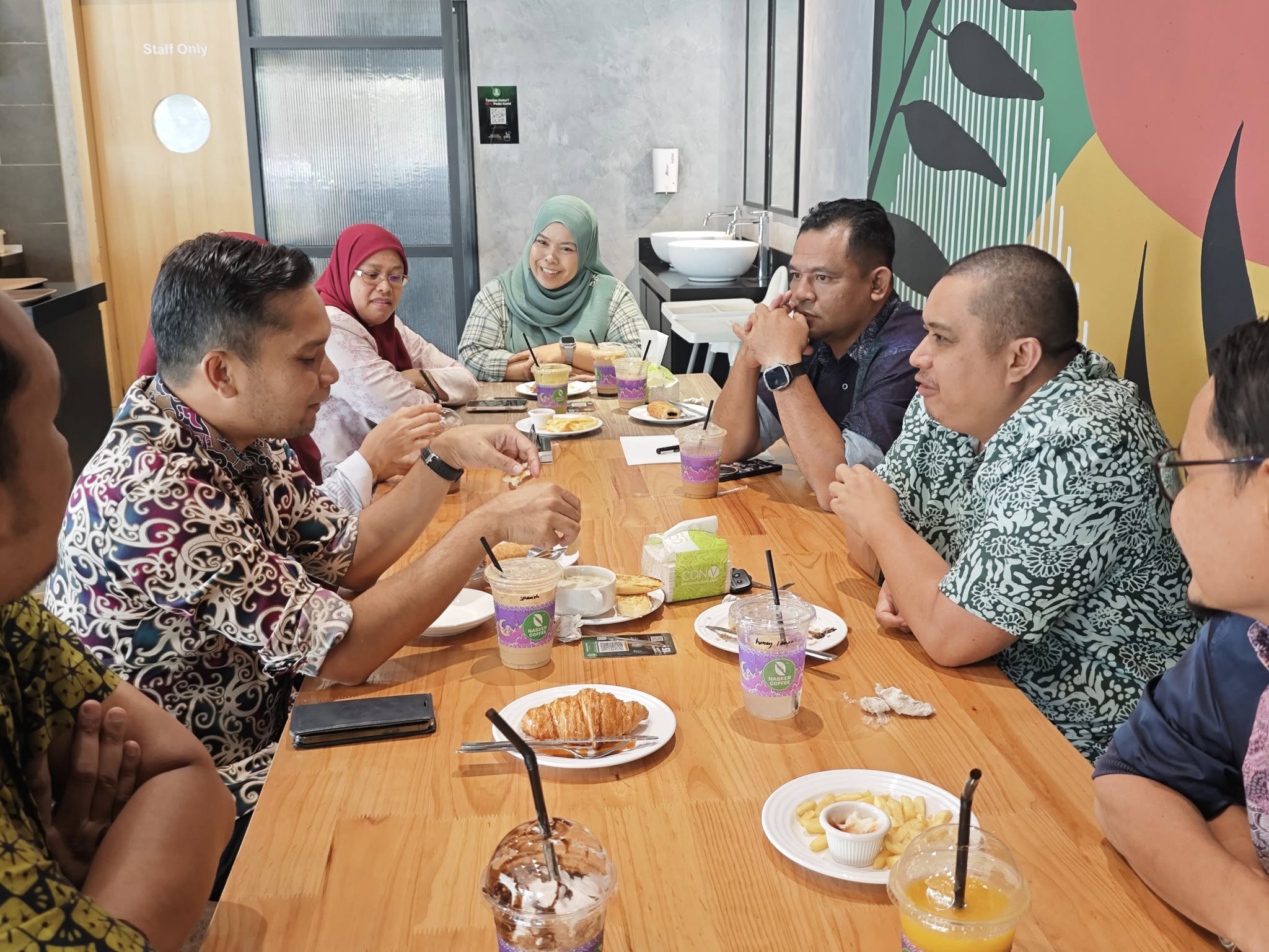 PERJUMPAAN EXCO PERTISA BERSAMA YBRS. PENDAFTAR UMK - 11