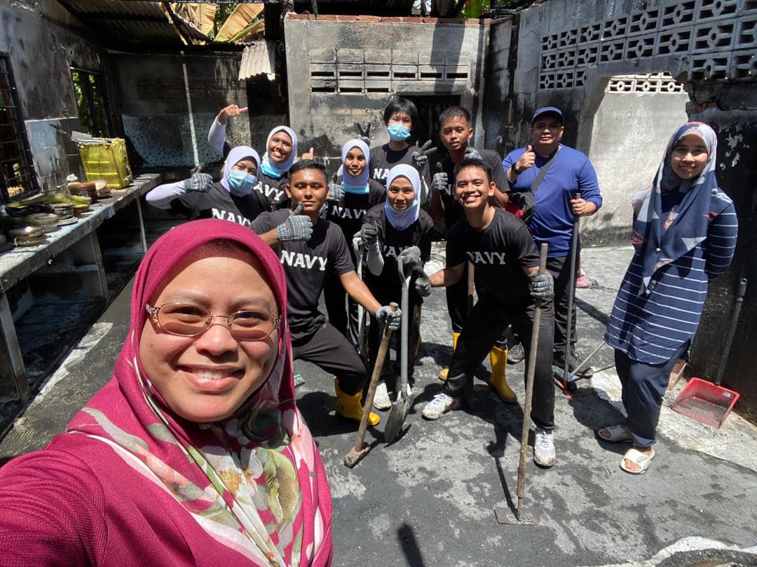 Sumbangan kecil  membantu Cik Azlina sekeluarga. - 3