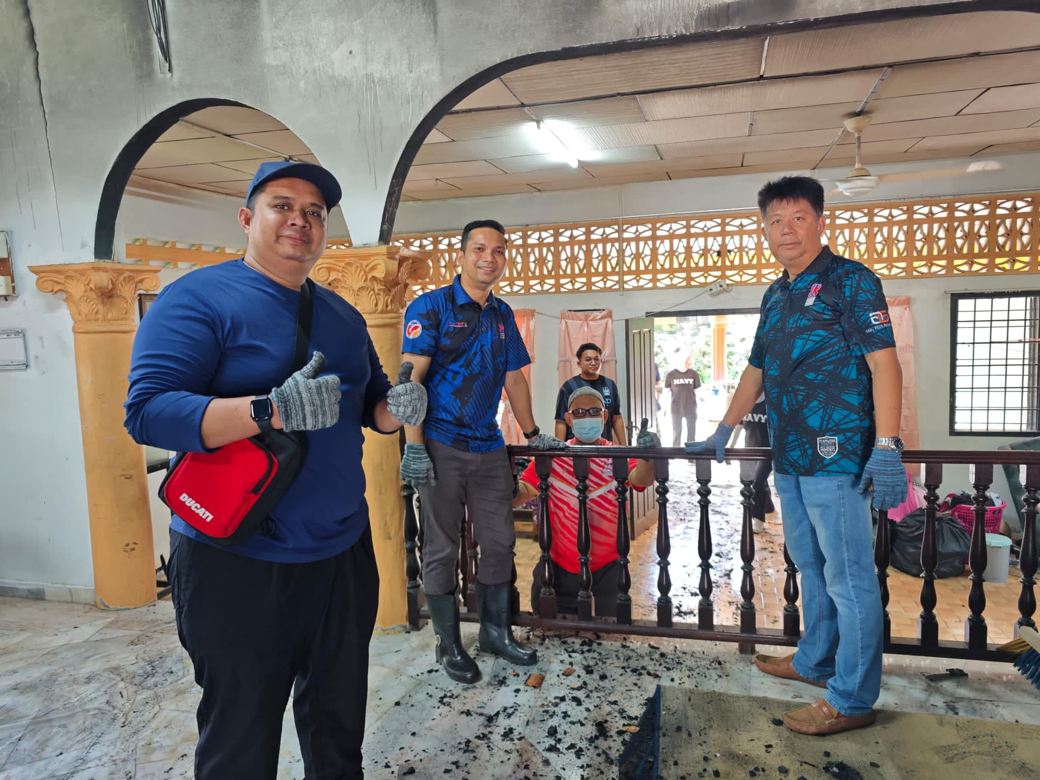 Sumbangan kecil  membantu Cik Azlina sekeluarga. - 10