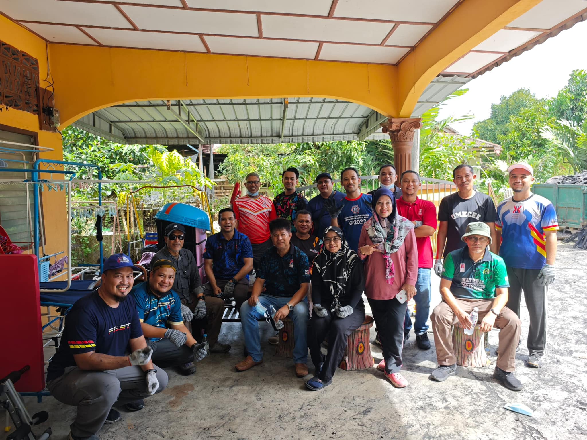 Sumbangan kecil  membantu Cik Azlina sekeluarga. - 12