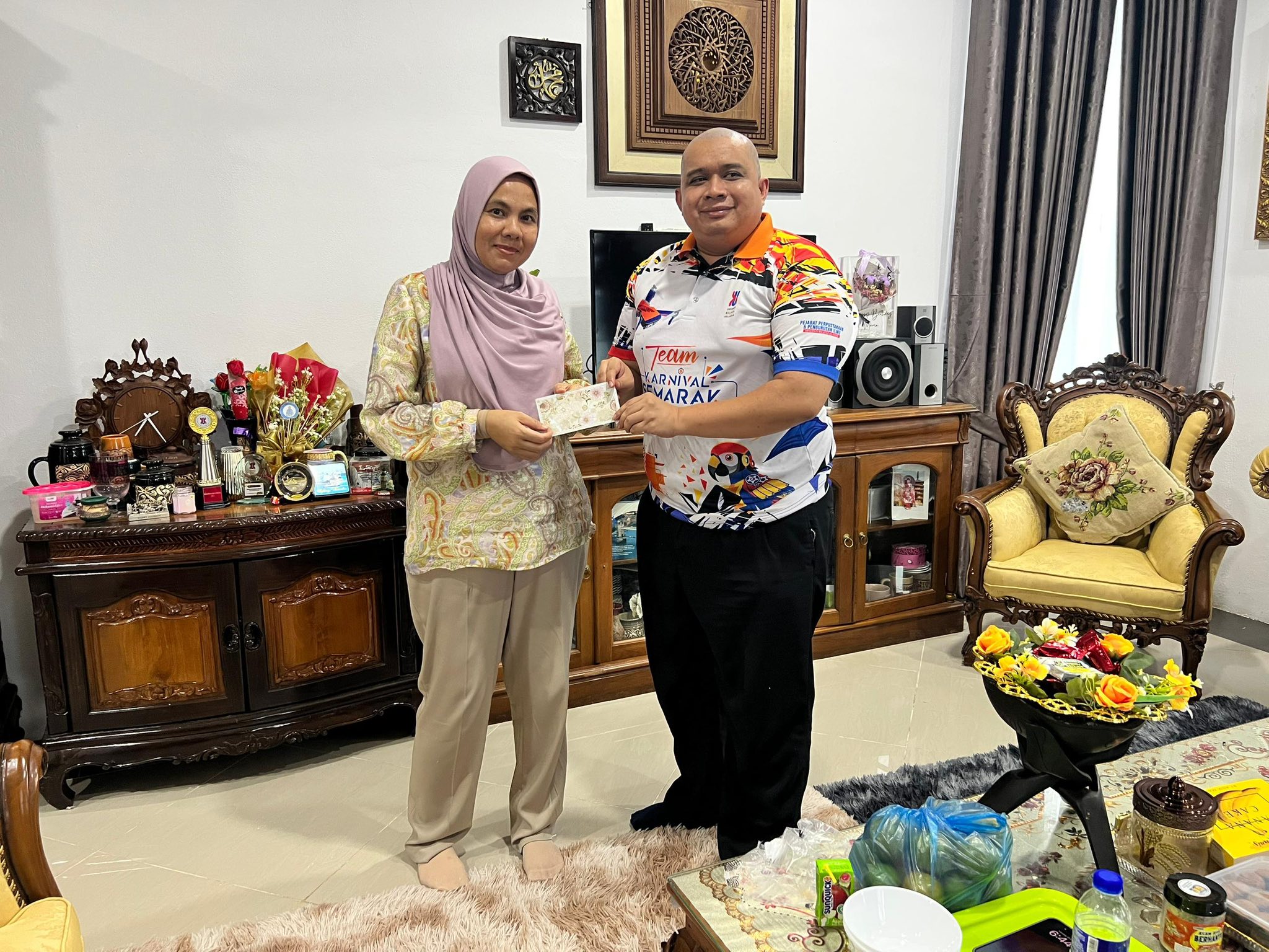 Melawat Puan Alifah Yang Diuji Dengan Kesihatan Yang Terjejas