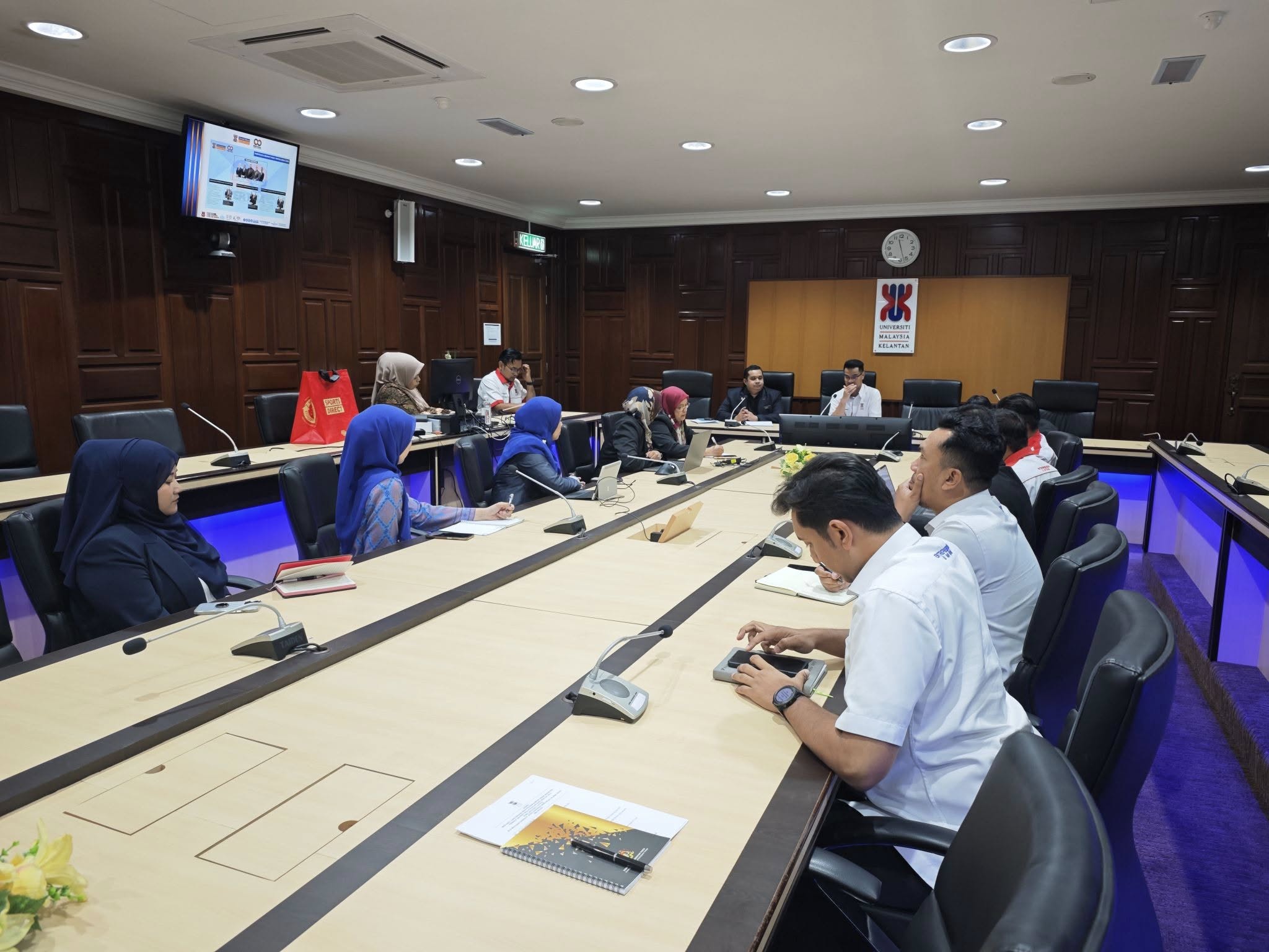 KUNJUNGAN HORMAT PERTISA BERSAMA NAIB CANSELOR UMK - 2