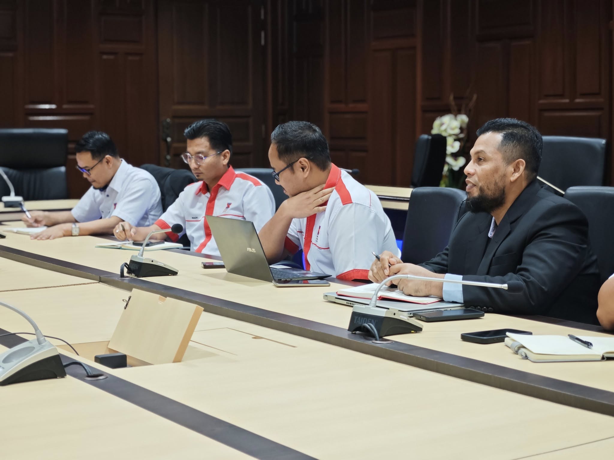 KUNJUNGAN HORMAT PERTISA BERSAMA NAIB CANSELOR UMK - 11